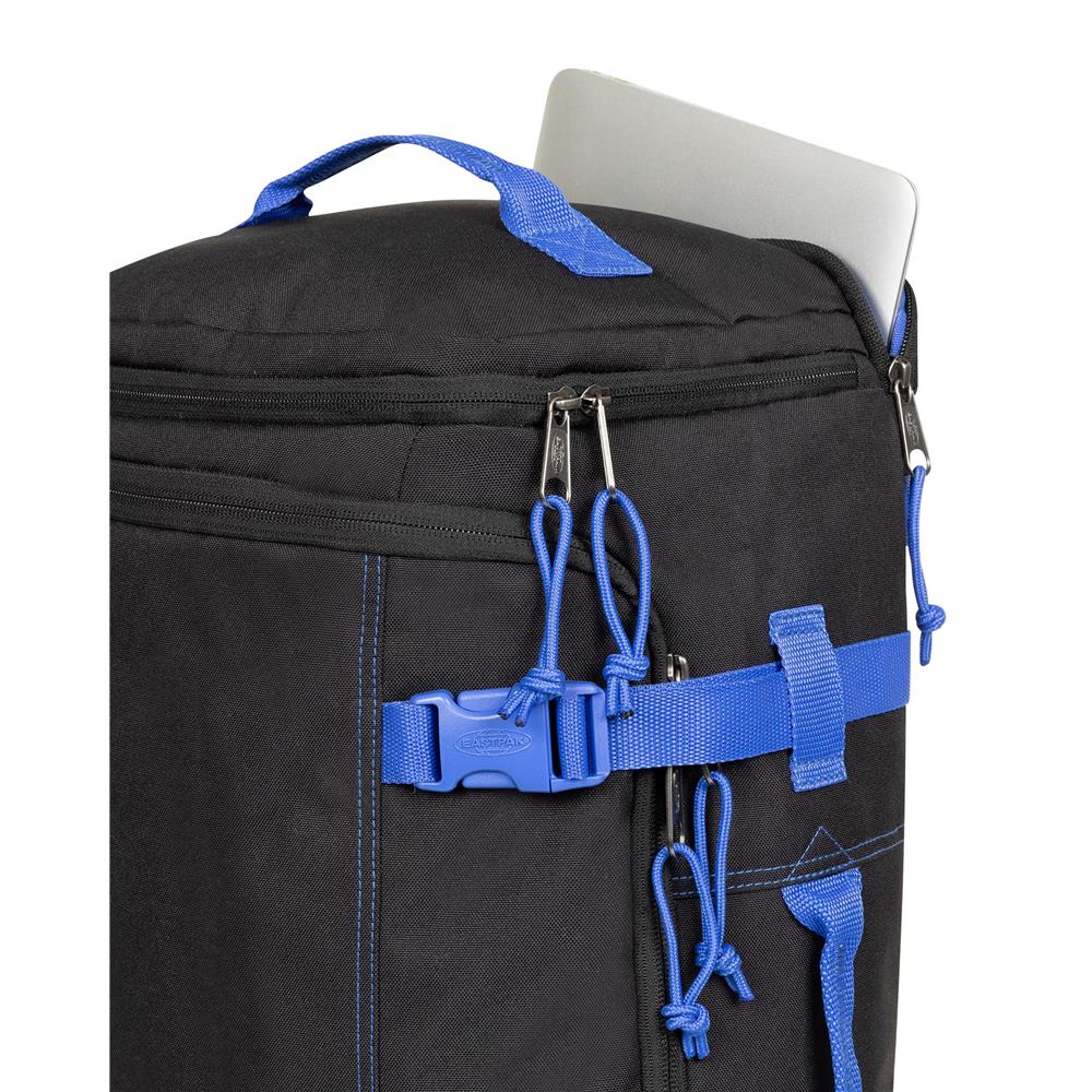 Eastpak CARRY PACK, Reiserucksack, Kontrast Black Blue (blau), 30L, Reisetasche mit Flaschenhalter und Laptopfach