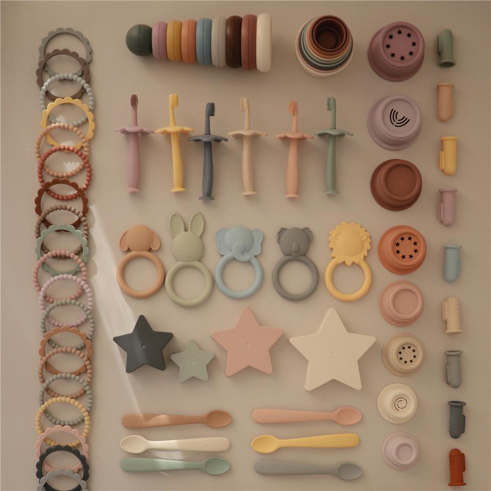 Mushie Beißring Löwe, Gelb, aus Silikon, BPA-frei