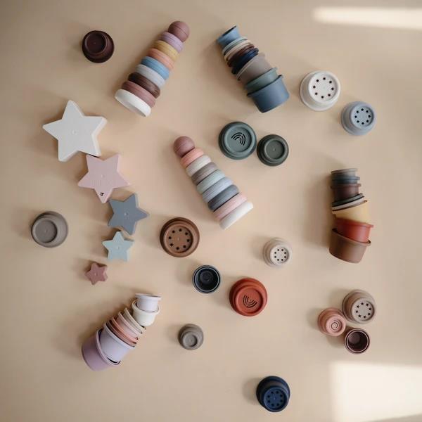 Mushie Motorik-Spielzeug Stapelbecher, Original, BPA-frei