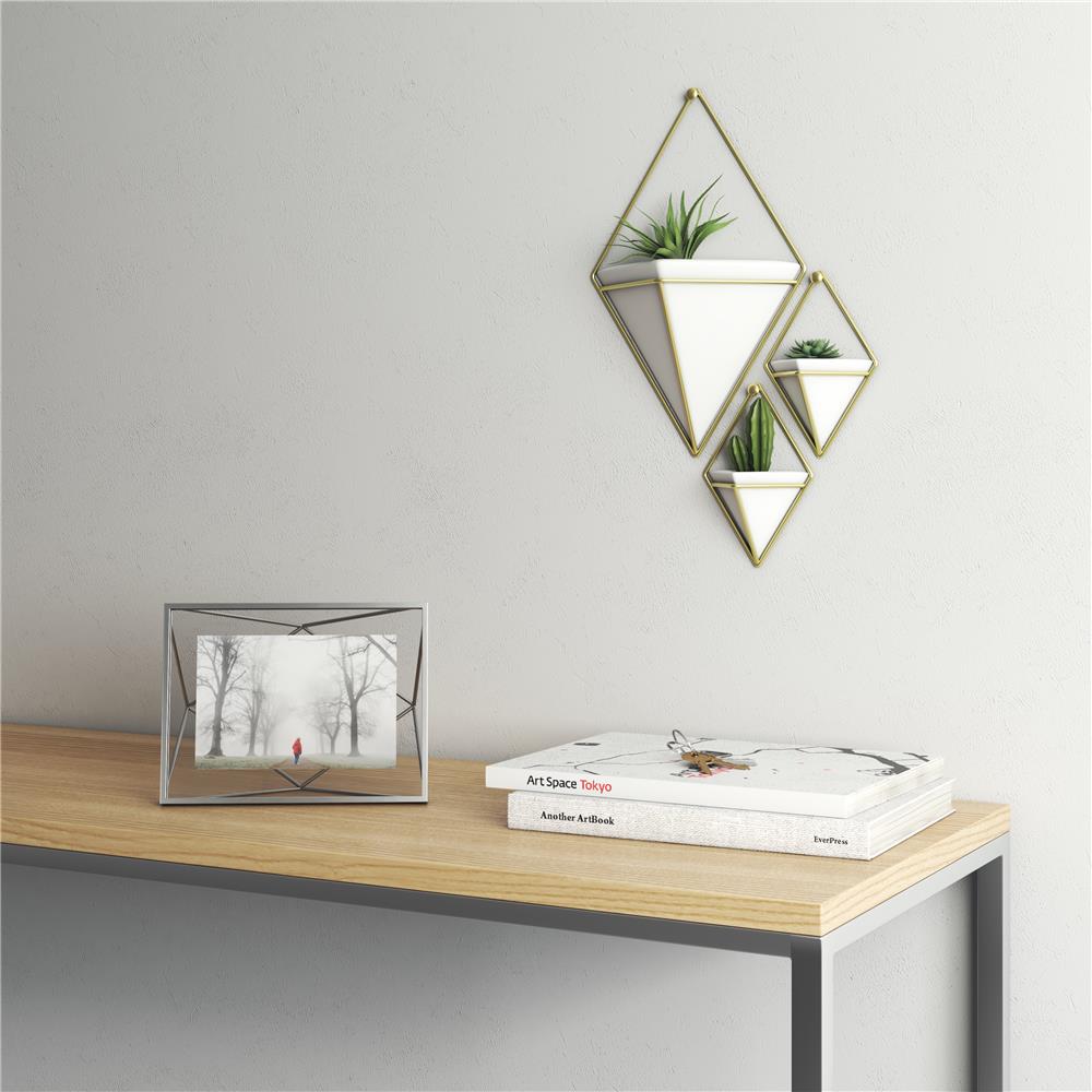 Umbra Prisma Geometrischer Bilderrahmen 20 x 15 x 7 cm zum Aufhängen oder Aufstellen Chrom Silber