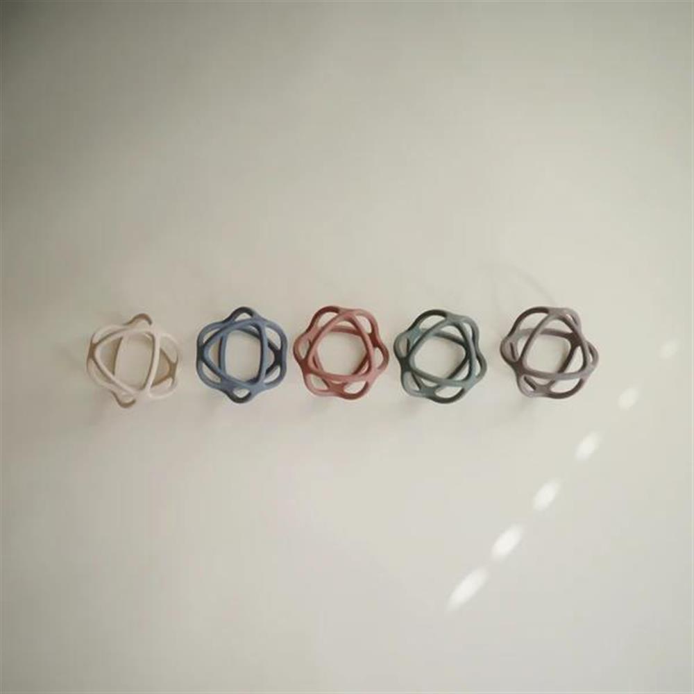 Mushie Beißring Ball, Woodchuck, aus Silikon, BPA-frei