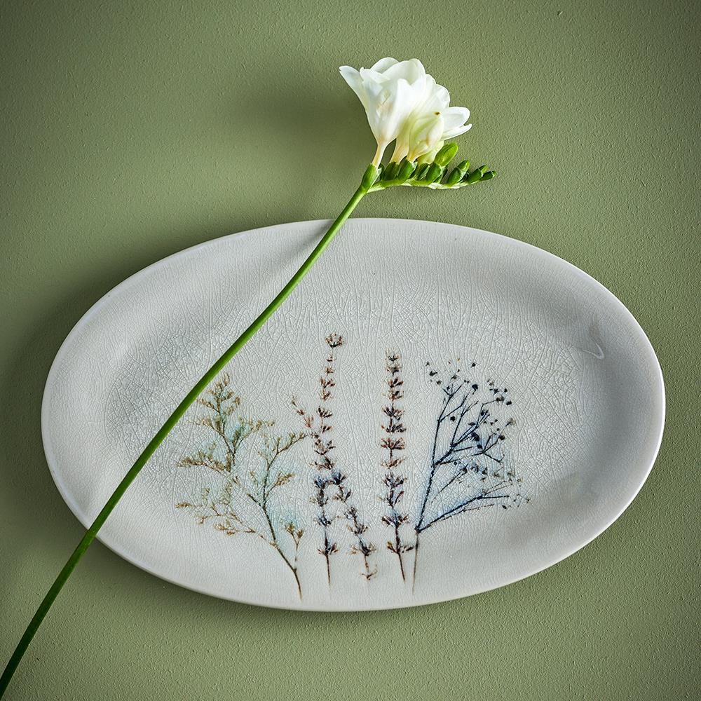 Bloomingville Bea Tablett, Natur, 28,5x18cm, Steingut, mit Blumenmotiv, dänisches Design