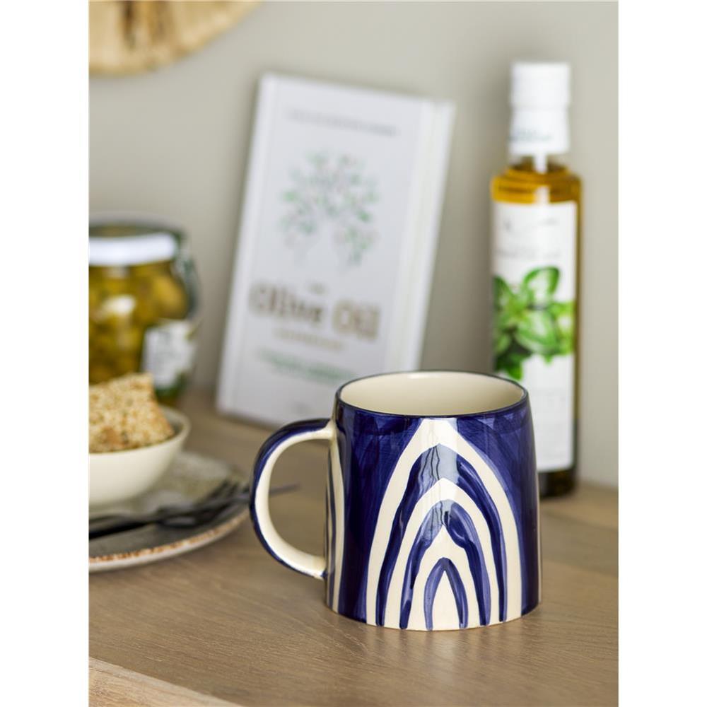 Bloomingville Shama Tasse, Blau, Steingut, 515 ml, mit handbemaltem Muster