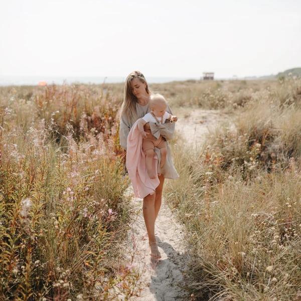 Mushie Musselin-Baby-Wickeldecke, Rose Vanilla, Pucktuch aus 100% Bio-Baumwolle