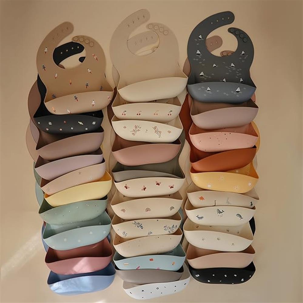 Mushie Silikon-Lätzchen, Retro Cars, mit Auffangschale, BPA-frei