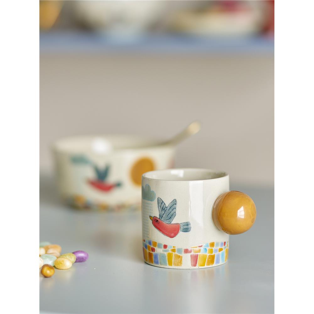 Bloomingville MINI Colorine Tasse, Naturfarben mit Vogel, Steingut, Kindertasse, dänisches Design