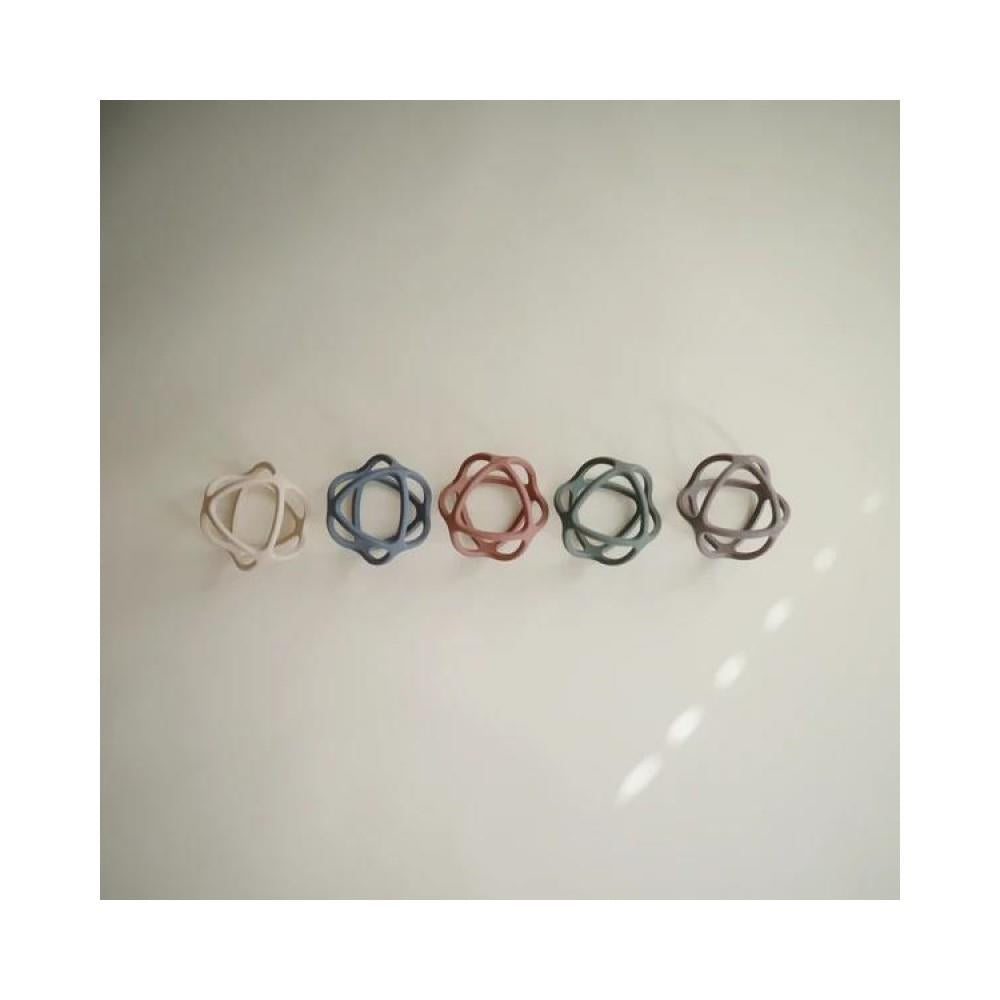 Mushie Beißring Ball, Dove Gray, aus Silikon, BPA-frei