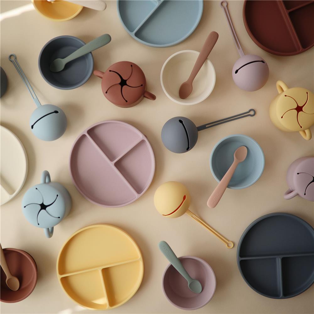 Mushie Silikon-Kinderteller, Woodchuck, Geteilter Teller mit Rutschfestem Saugnapf