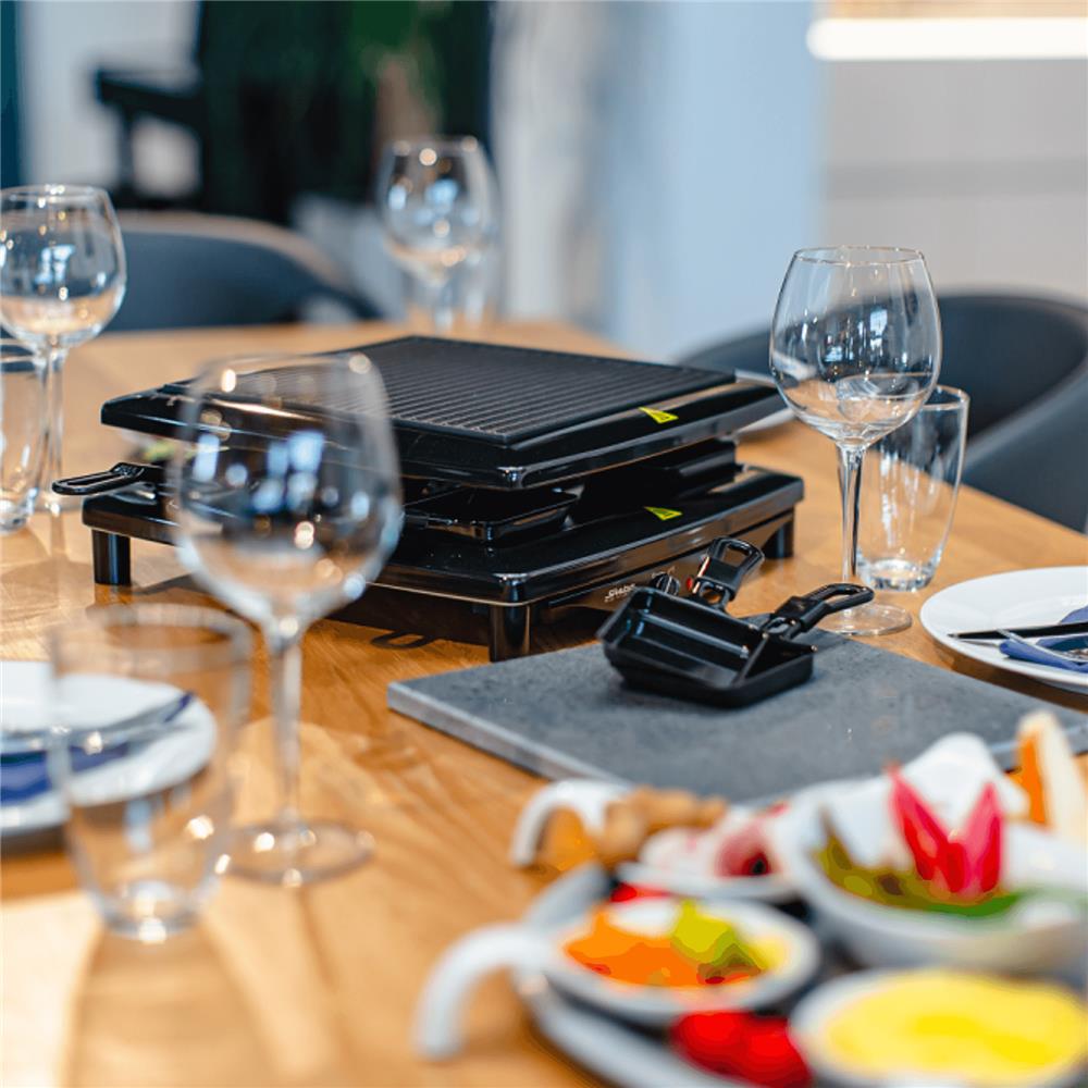 Steba Raclette RC 3 PLUS – 8 Personen, 1450W, Naturstein-/Guss-Grillplatte, schwarz