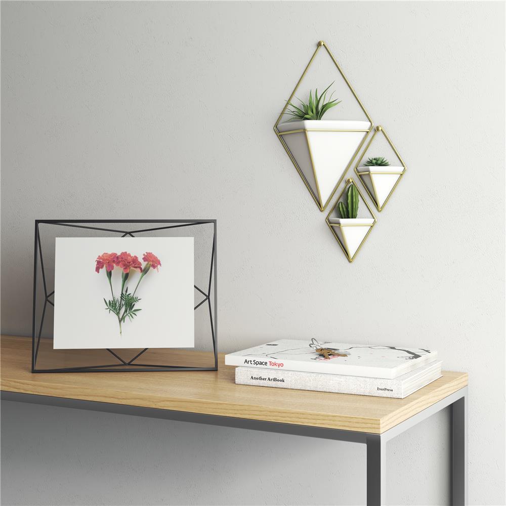 Umbra Prisma Geometrischer Bilderrahmen 30x25 cm Schwarz Moderner stylischer Fotorahmen zum Aufhängen oder Aufstellen