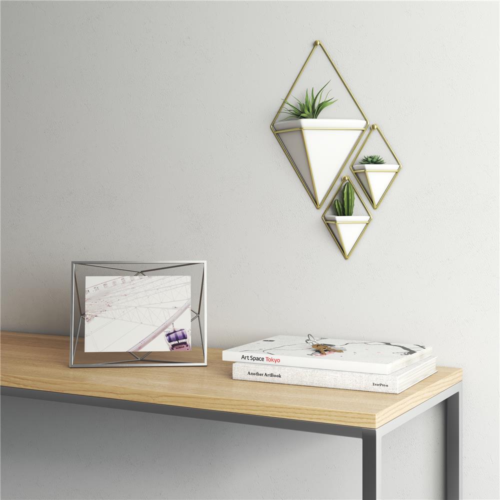 Umbra Prisma Geometrischer Bilderrahmen 23 x 18 x 7 cm zum Aufhängen oder Aufstellen Chrom Silber