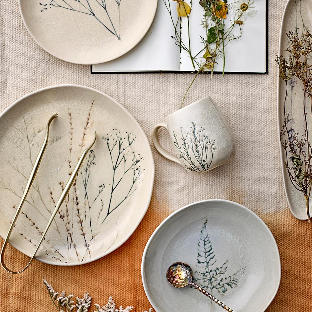 Bloomingville Bea Servierplatte, Natur, 35,5x8cm, Steingut, mit Blumenmotiv, dänisches Design