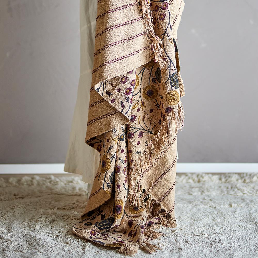 Bloomingville Eydis Decke 160x130 cm – Nachhaltige Baumwolle mit floralem Druck & Fransen