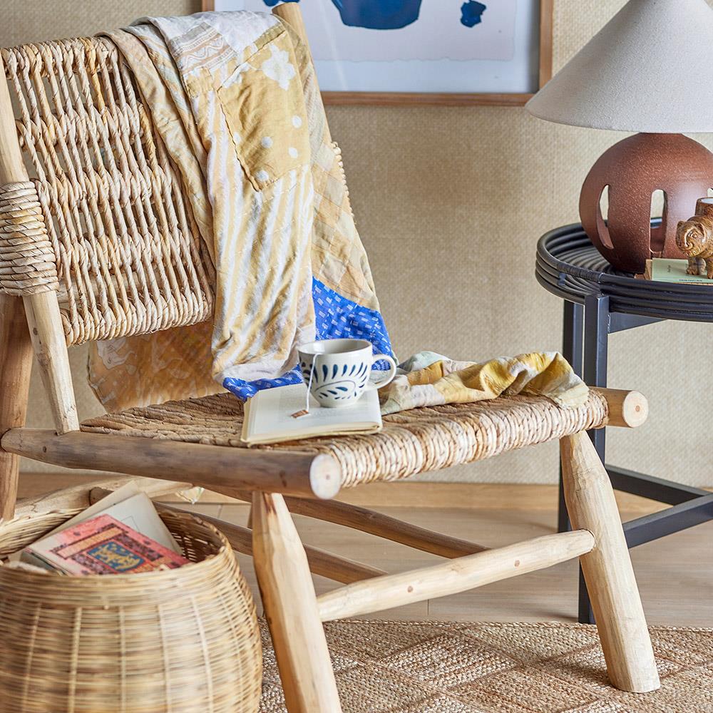 Bloomingville Heikki Tasse – blaue Steingut-Tasse mit geprägtem Muster, 240 ml