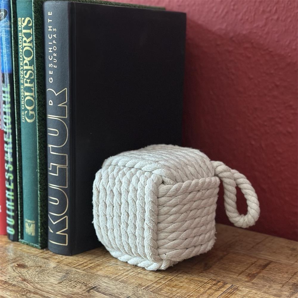 BOLTZE Türstopper quadratisch Strick Beige mit Schlaufe – als Buchstütze, Fensterstopper & Türhalter