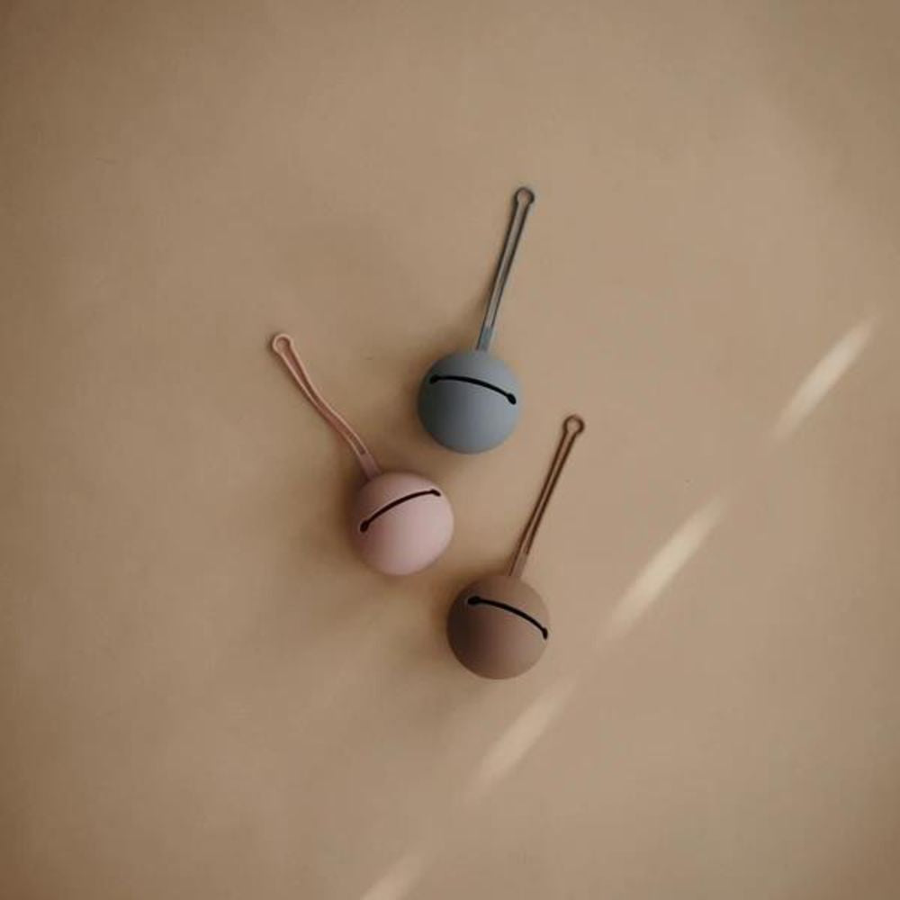 Mushie Schnulleretui, Stone, Schnullerbox aus Silikon, BPA-frei