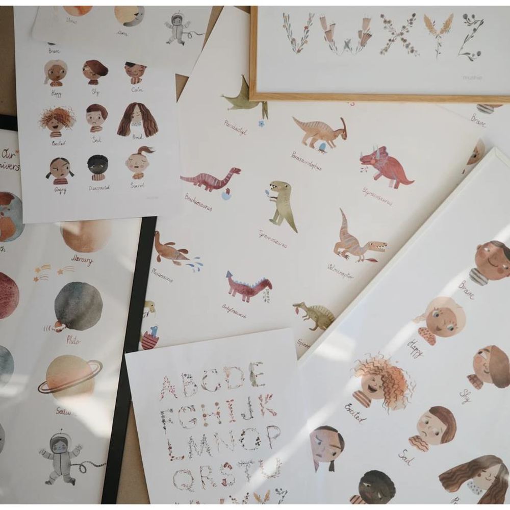 Mushie Alphabet-Poster mit Blumen, 29,7 x 42 cm