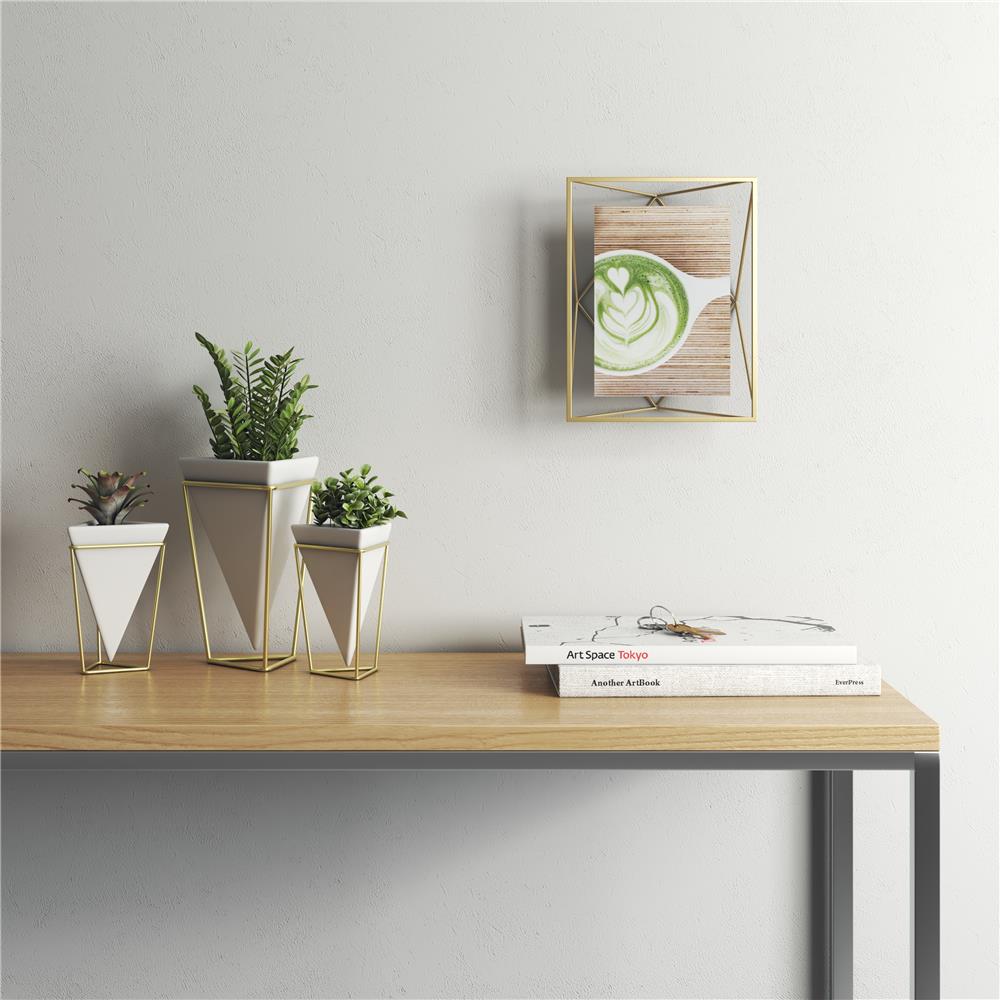 Umbra Prisma Geometrischer Bilderrahmen 13x18 cm Messing Moderner stylischer Fotorahmen zum Aufhängen oder Aufstellen