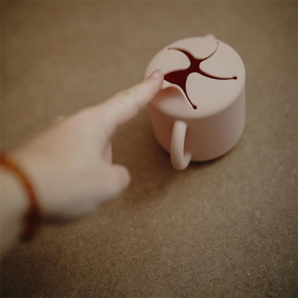 Mushie Snackbecher, Blush, aus Silikon, BPA-frei