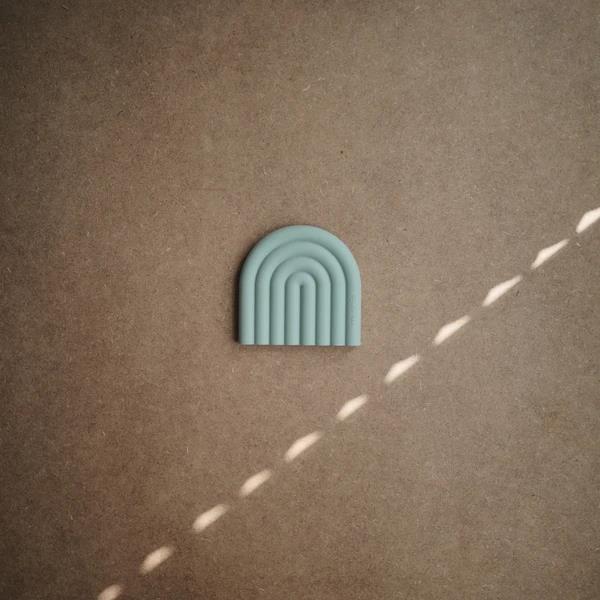 Mushie Beißring Regenbogen, Cambridge Blue, aus Silikon, BPA-frei