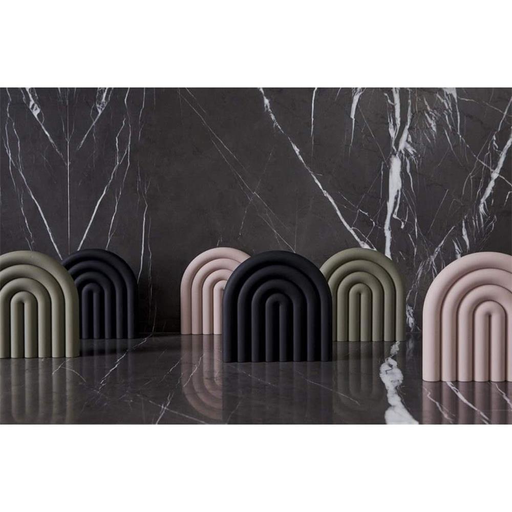 OYOY Rainbow Trivet Schwarz Topfuntersetzer hitzebeständig Silikon Regenbogen Form 15x15 cm