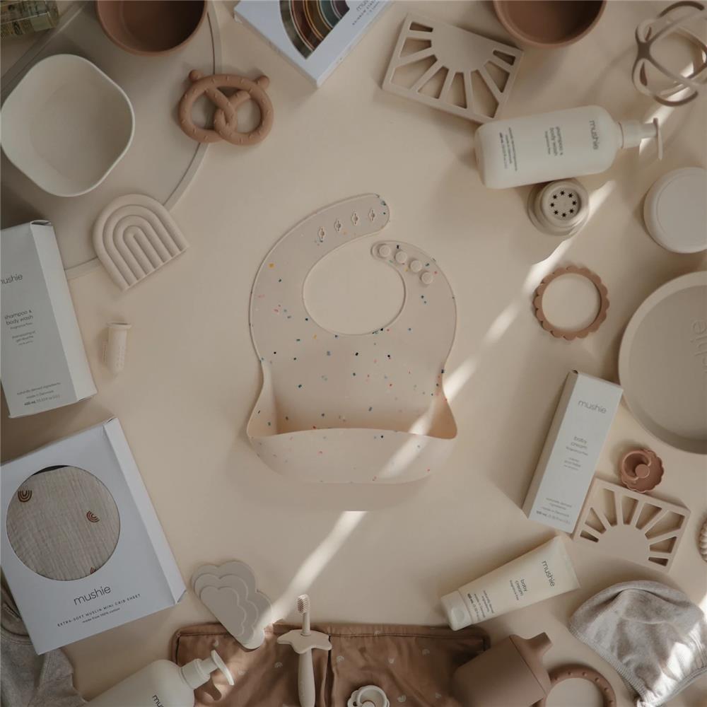 Mushie Silikon-Lätzchen, Vanilla Confetti, mit Auffangschale, BPA-frei