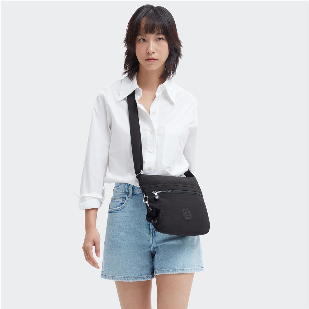 Kipling ARTO M, Mittelgroße Umhängetasche, Black Noir (schwarz), Schultertasche mit Reißverschluss