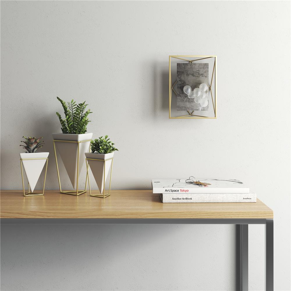 Umbra Prisma Geometrischer Bilderrahmen 10x15 cm Messing Moderner stylischer Fotorahmen zum Aufhängen oder Aufstellen