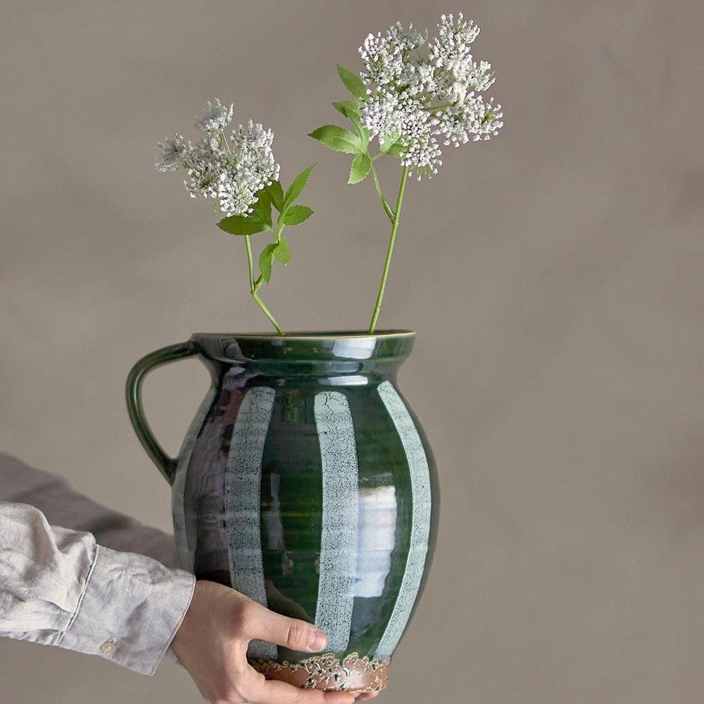 Bloomingville Frigg Vase – handdekorierte Steingutvase in Grün & Blau, 26 cm hoch