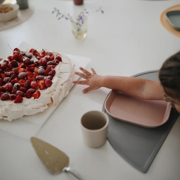 Mushie Kinderteller 2er Set, Blush, quadratisch, BPA-frei