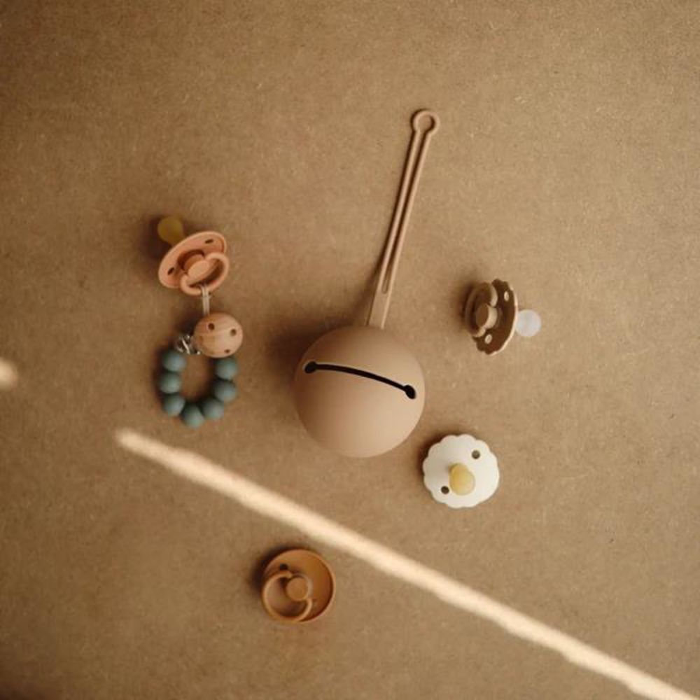 Mushie Schnulleretui, Natural, Schnullerbox aus Silikon, BPA-frei