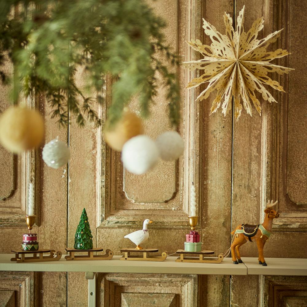 Bloomingville Dasher Deko Rentier mit Schlitten Weihnachtsdeko Polyresin