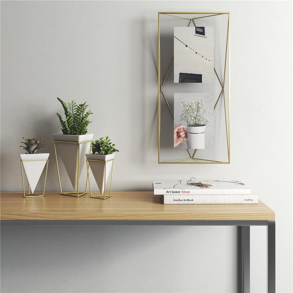 Umbra Prisma Geometrischer Bilderrahmen 48 x 23 x 8 cm zum Aufhängen oder Aufstellen Gold
