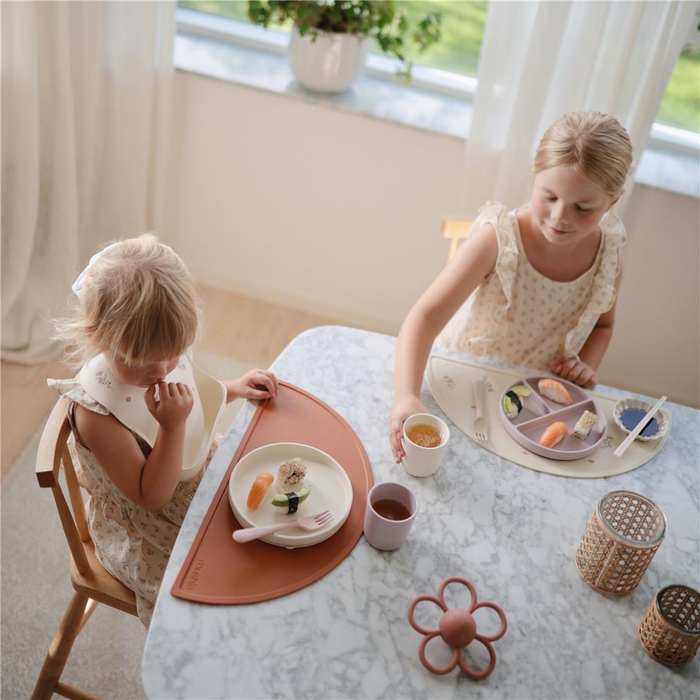 Mushie Silikon-Kinderteller, Ivory, Teller mit Rutschfestem Saugnapf