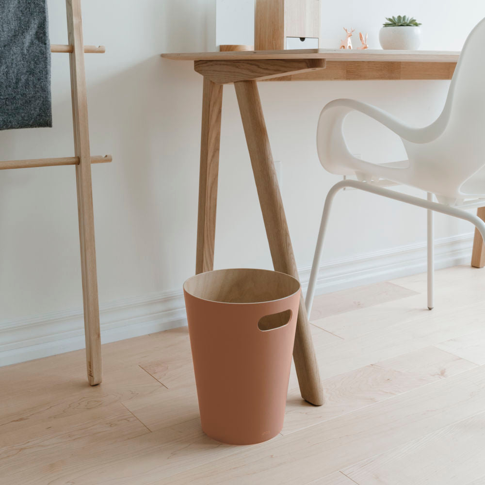 Umbra Woodrow Abfalleimer, Terrakotta Braun/Holz, 7,5 Liter, Zweifarbiger Papierkorb