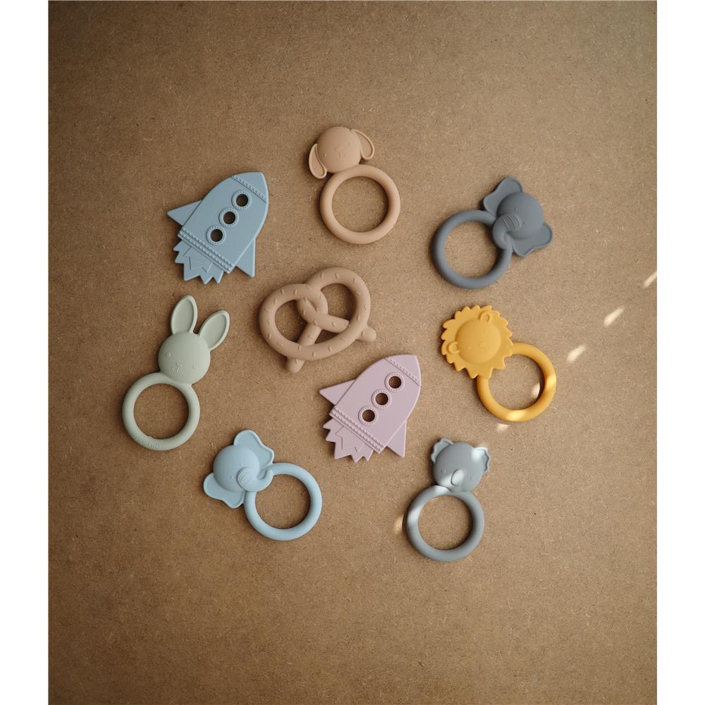 Mushie Beißring Brezel, Braun, aus Silikon, BPA-frei