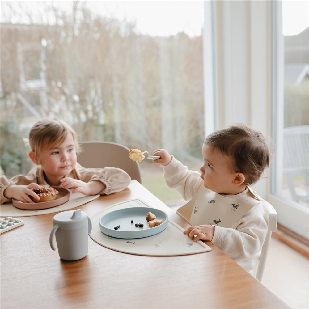 Mushie Silikon-Lätzchen, Whales, mit Auffangschale, BPA-frei