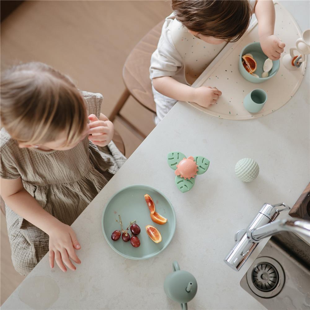 Mushie Silikon-Kinderteller, Cambridge Blue, Teller mit Rutschfestem Saugnapf