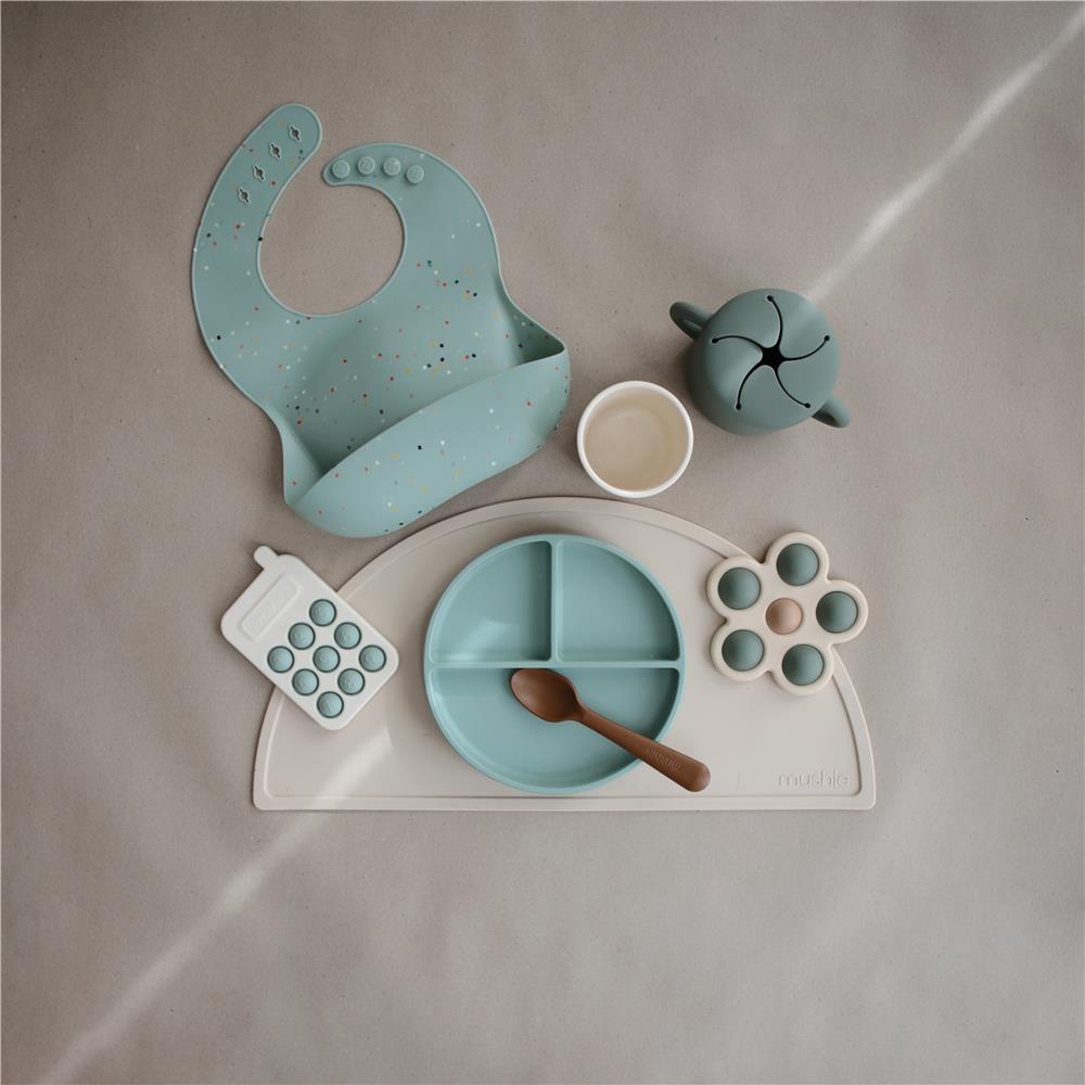 Mushie Sensorik-Spielzeug Telefon, Cambridge Blue, aus Silikon, BPA-frei