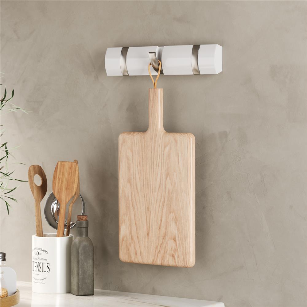 Umbra Flip Wandgarderobe, Garderobenleiste in Weiß, mit 3 beweglichen Haken in Silber