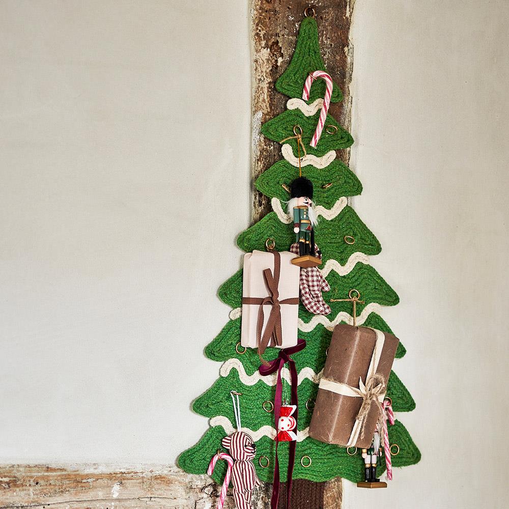 Bloomingville Nikita Baumanhänger, 6er Set – Nussknacker aus Holz, Grün & Rot, dänisches Design