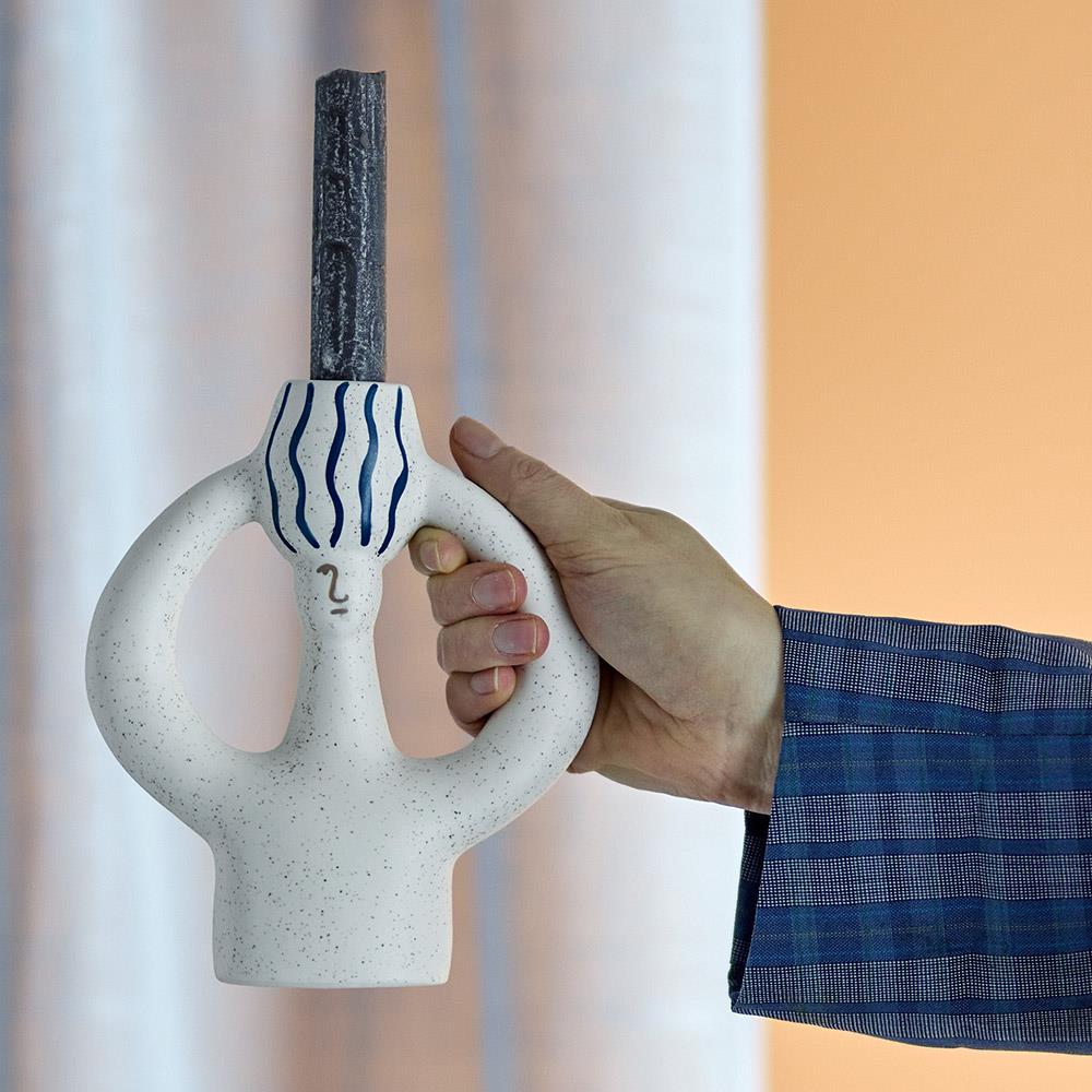 Bloomingville Hatty Kerzenhalter Blau – Steingut, handbemalt, grafisches Design