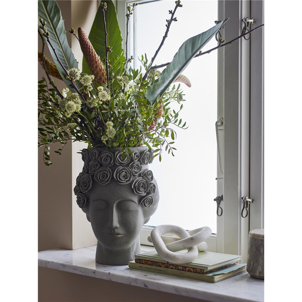 Bloomingville Akira Vase aus Steingut in Grau, Blumenvase in Form eines Gesicht