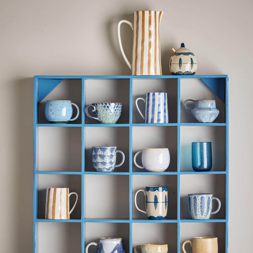 Bloomingville Begonia Tasse aus Steingut in blau, 440 ml, handbemalt, große Kaffeetasse