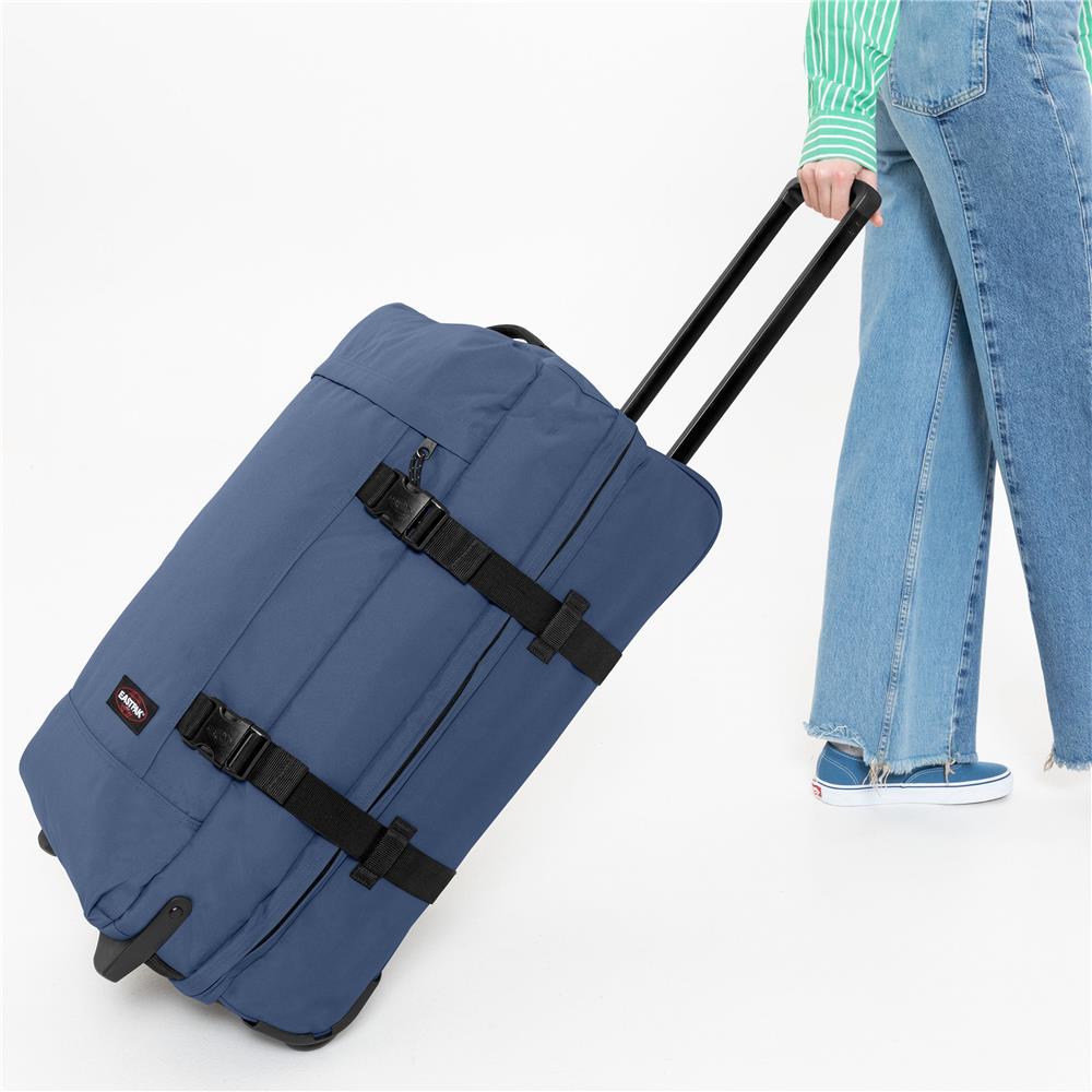 Eastpak TRANVERZ M, Reisetrolley, Powder Pilot (blau), 78L, Rollkoffer mit 2 Rädern und TSA-Schloss