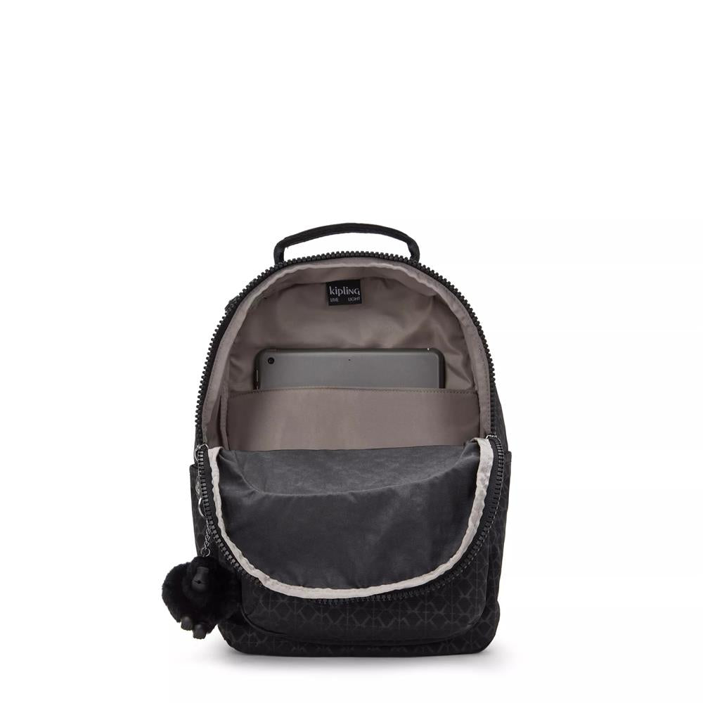 Kipling SEOUL S, Kleiner Schulrucksack mit 11-Zoll-Tabletfach, 14L, Signature Emb (schwarz)