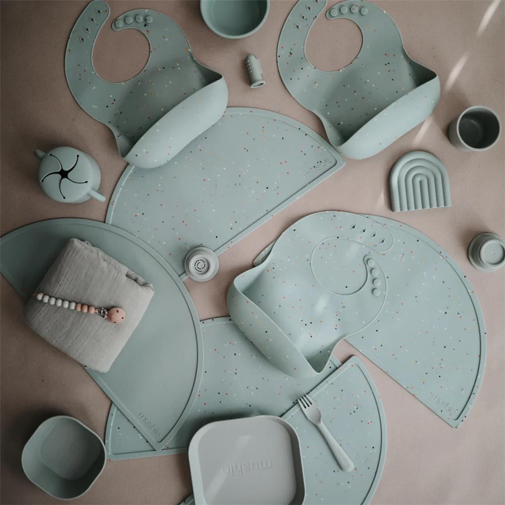 Mushie Silikon-Platzdeckchen, Cambridge Blue Confetti, Tischset, BPA-frei