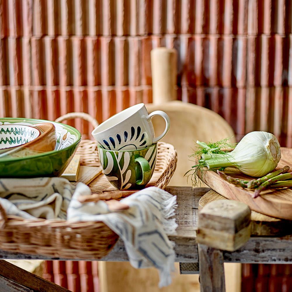 Bloomingville Heikki Tasse – blaue Steingut-Tasse mit geprägtem Muster, 240 ml