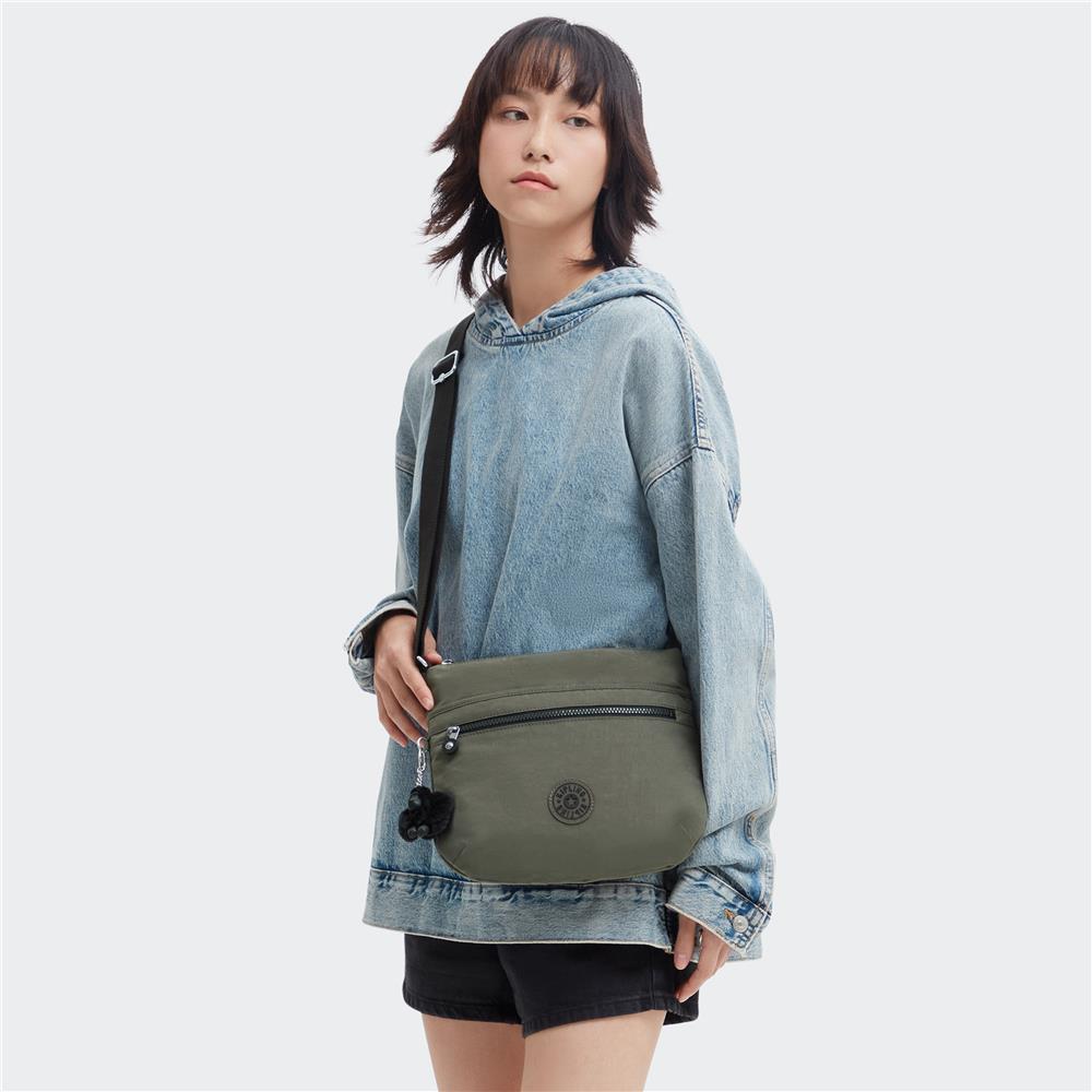 Kipling ARTO M, Mittelgroße Umhängetasche, Green Moss (grün), Schultertasche mit Reißverschluss