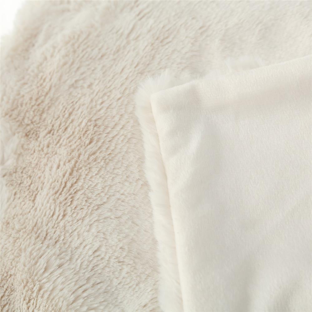 BOLTZE Decke Storan – Kuschelige Plüschdecke in Cremeweiß, 150×200 cm für gemütliche Stunden